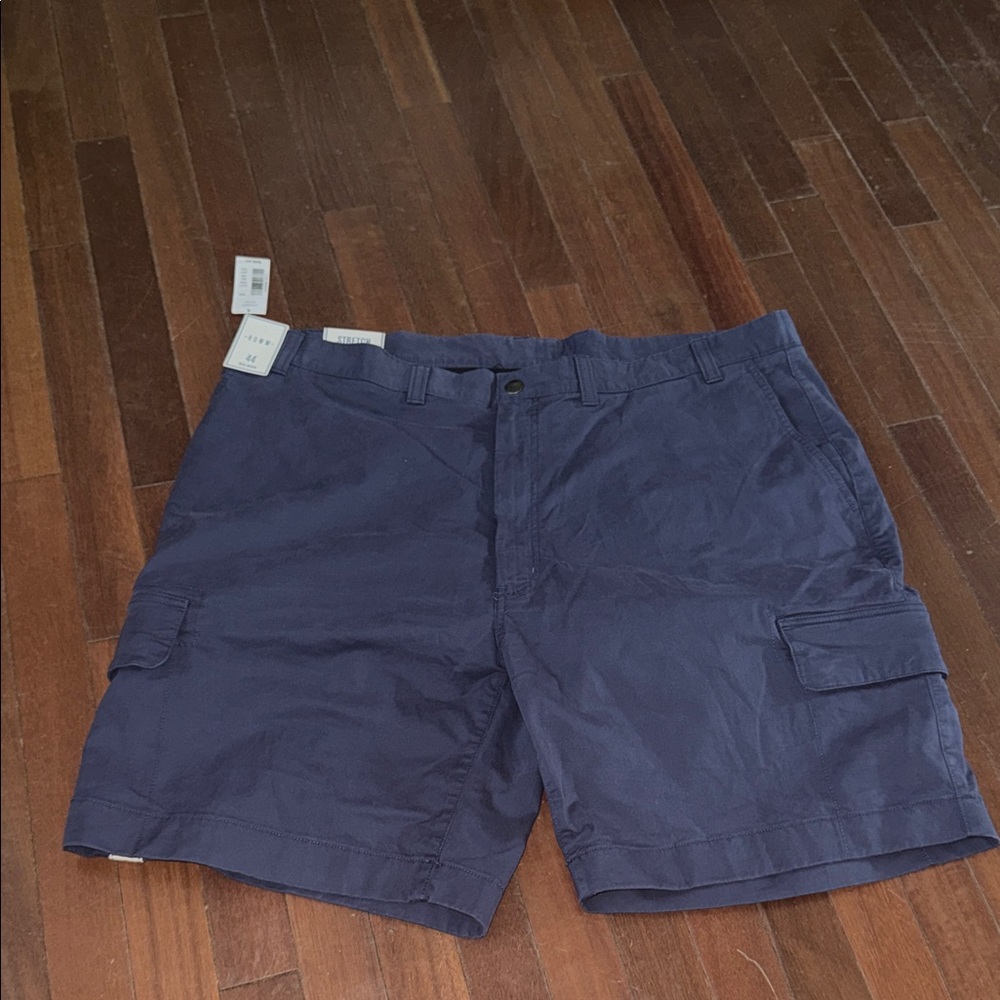 Classic Men's Navy Cargo Shorts with Utility Pockets